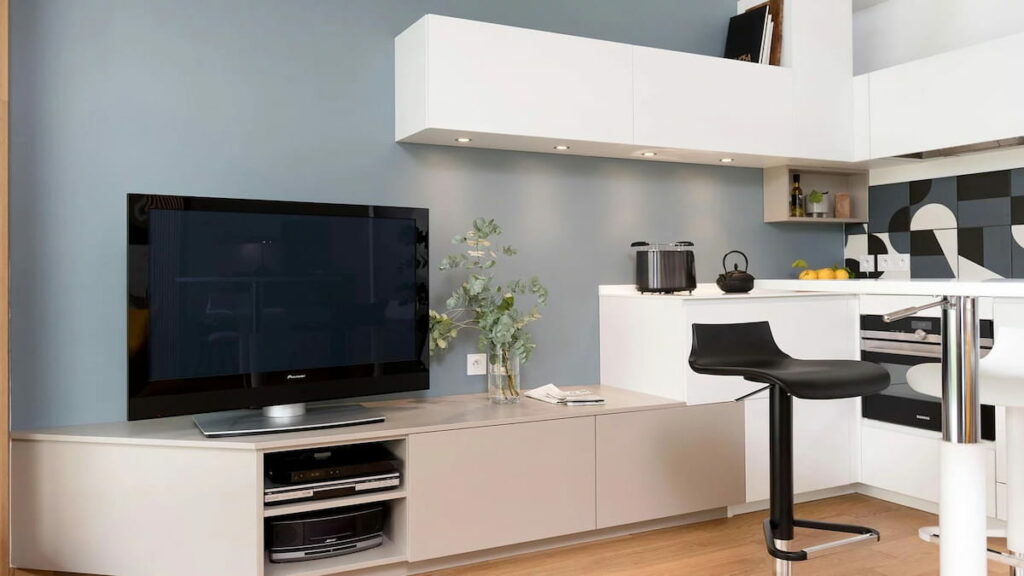 Barascud vous présente comment bien choisir son meuble TV et ses modèles Mobalpa