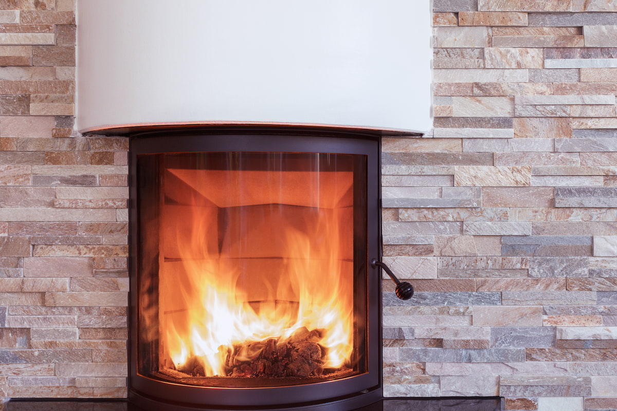 Barascud - 5 types de bois à ne pas utiliser dans votre cheminée